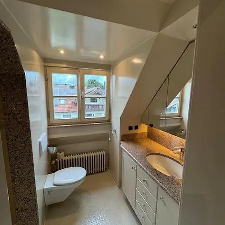 Apartment Dachgeschoss In Bahnhof- Und Seenaehe