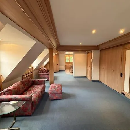 Apartment Dachgeschoss In Bahnhof- Und Seenaehe